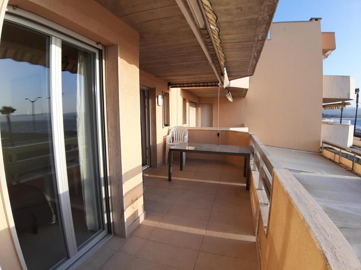 Appartement Cavalaire Face A La Mer Bagian luar foto
